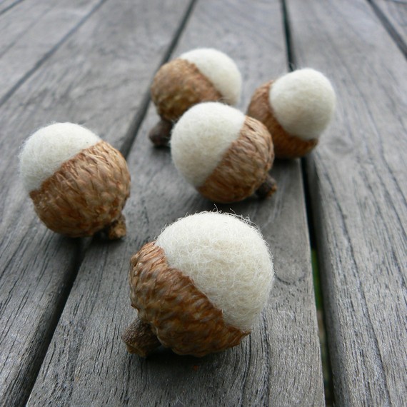 White Wedding Favors, Wool Acorns 10 Handmade Neelde Felted Colorful Home Decor Waldorf Woodland Natural Nature Fall Snow White rustic