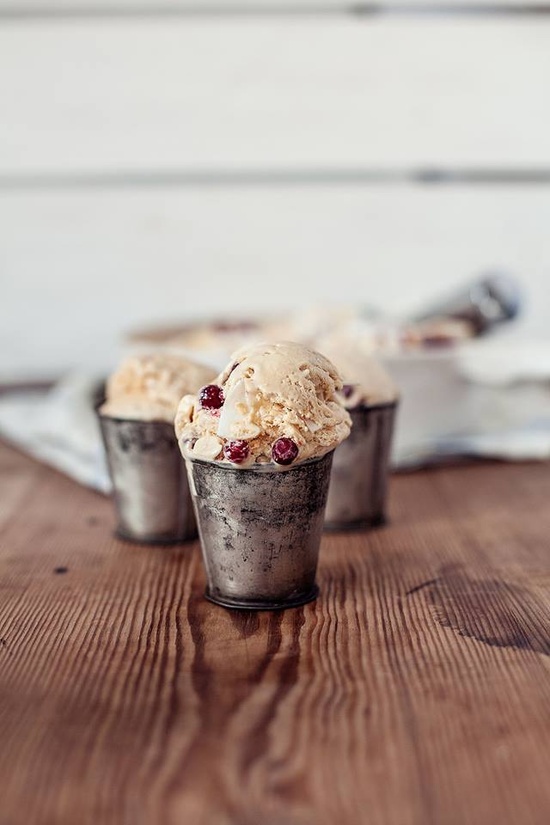 caramel ice cream with cocOnut sugar & red currants